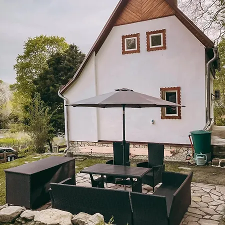 Cozy Modern By The Forest Chřibská