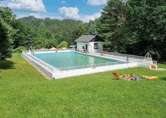 Semesterbostad Cozy Modern By The Forest Chřibská